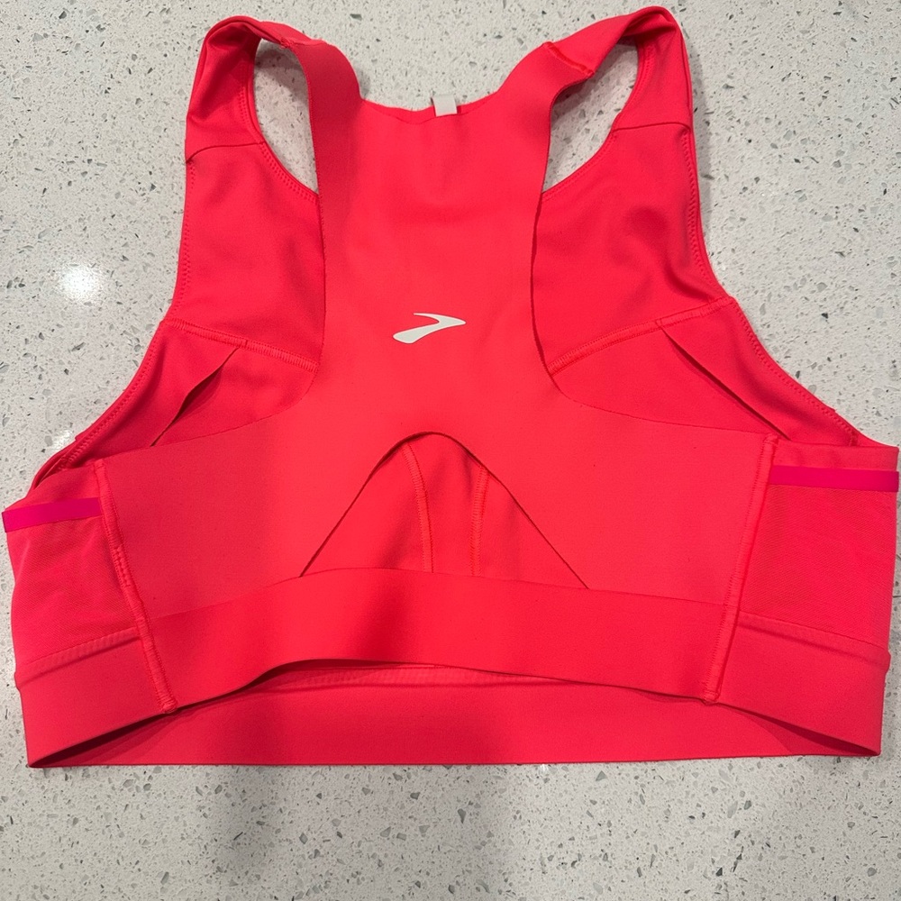 Brooks Running- Women’s 3 pocket sports bra runner